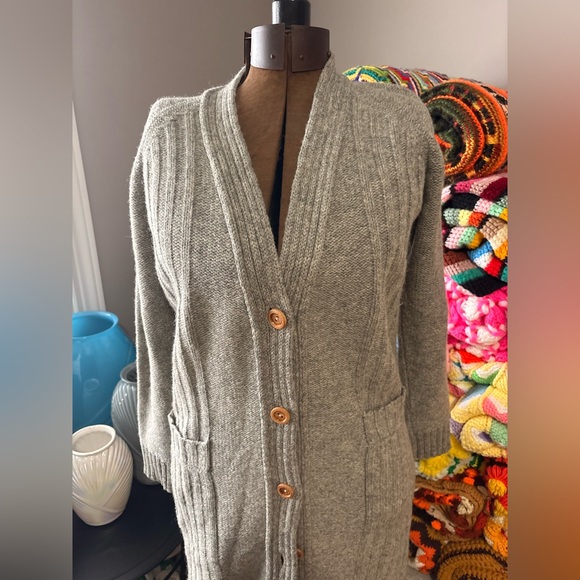 Amazing Vintage 100 percent Wool Gray Sweater Coat/Cardigan. - Picture 2 of 12